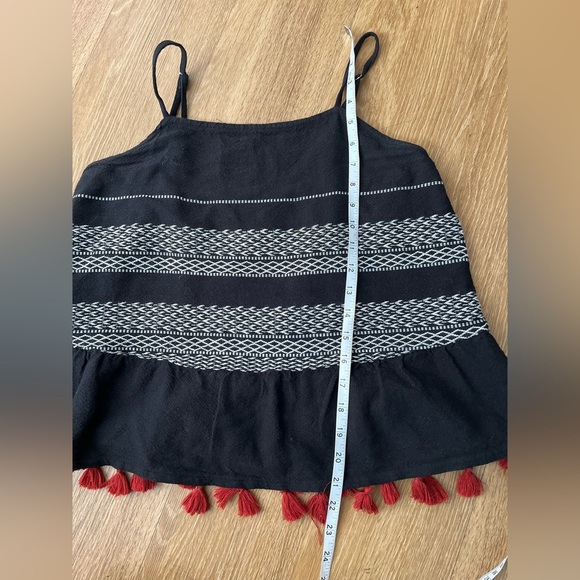 a.n.a Monochrome Top with Red tassels, crop top, size M, - Picture 6 of 9